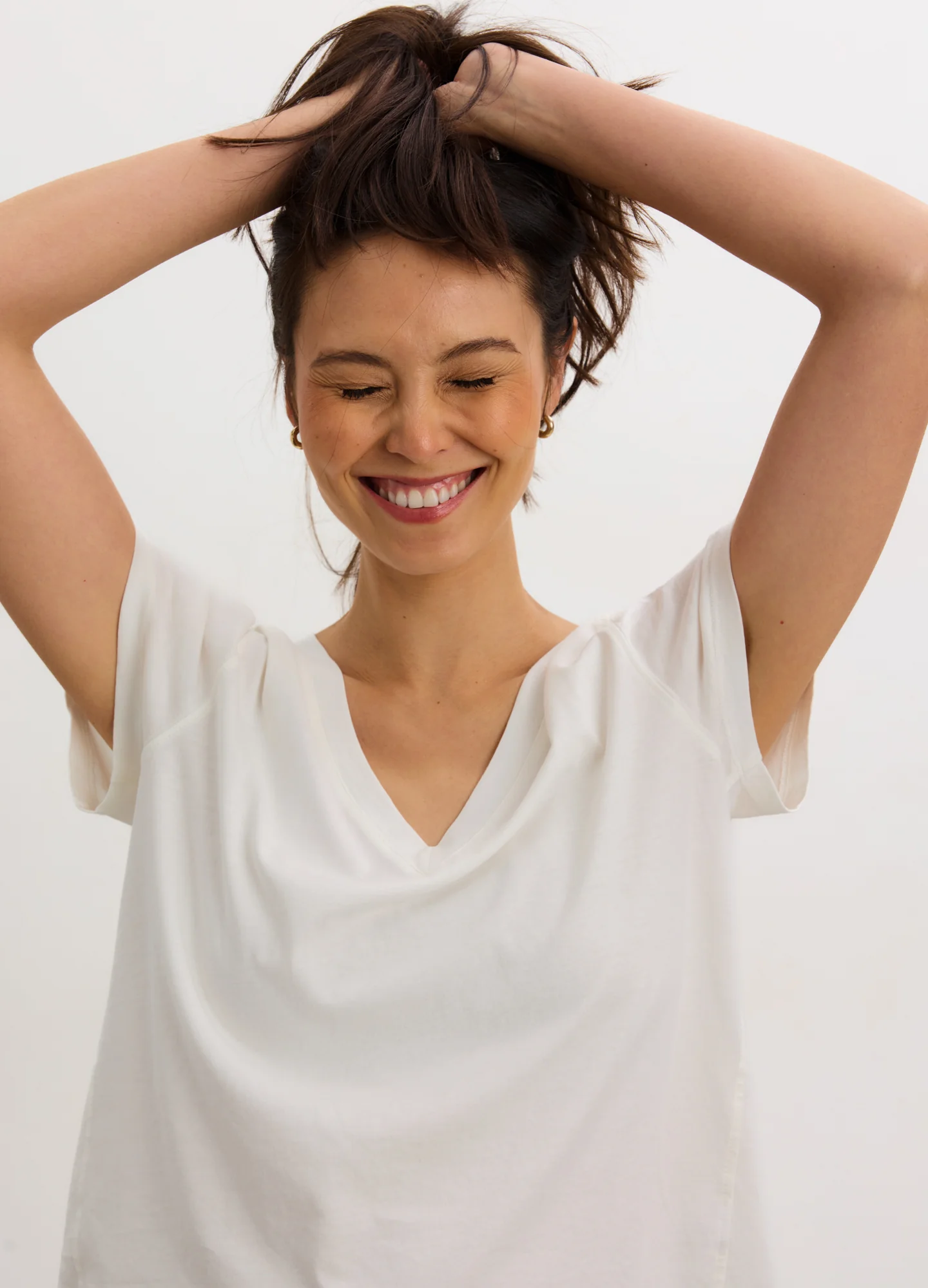 The Washed Cotton Vneck Tshirt - Image 5