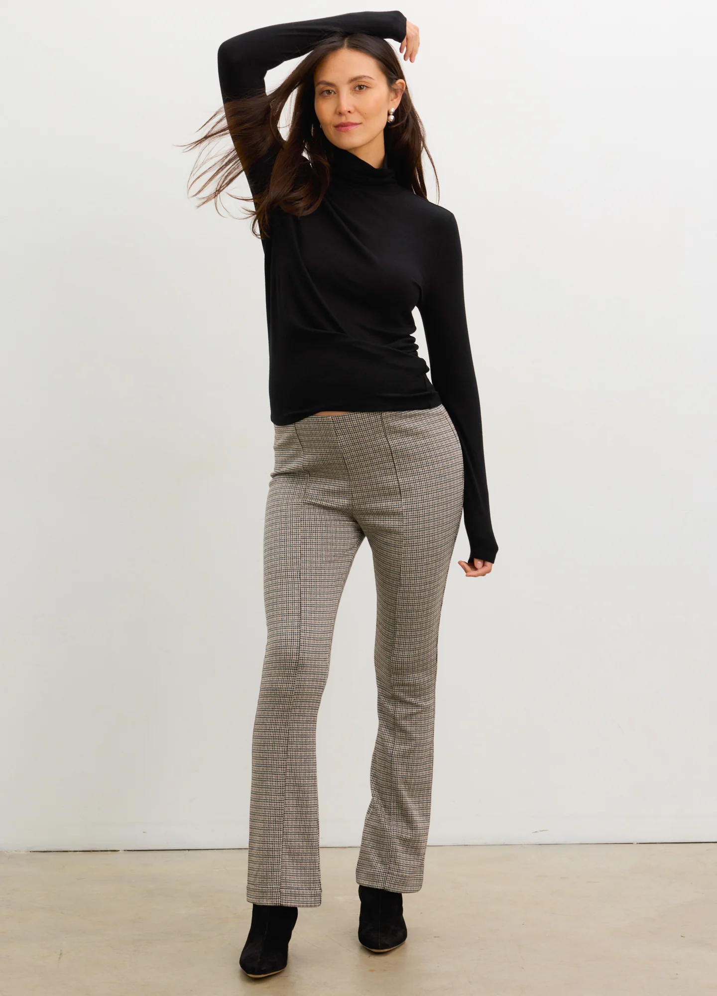 The Seamed Stretch Crop Pant - Image 3