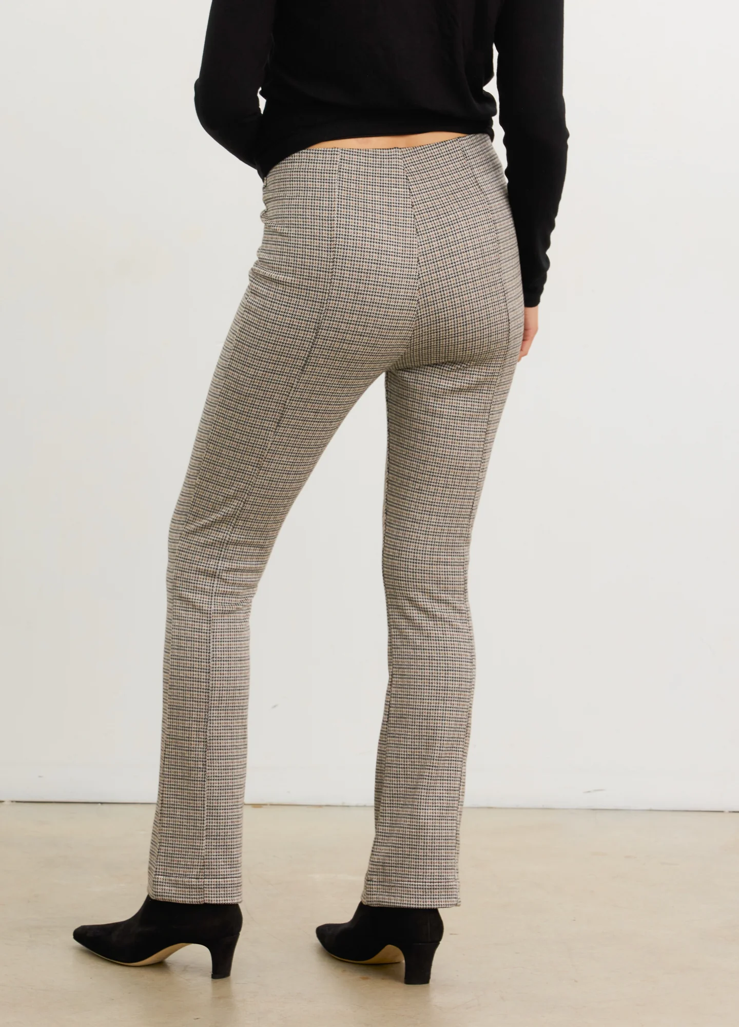 The Seamed Stretch Crop Pant - Image 4